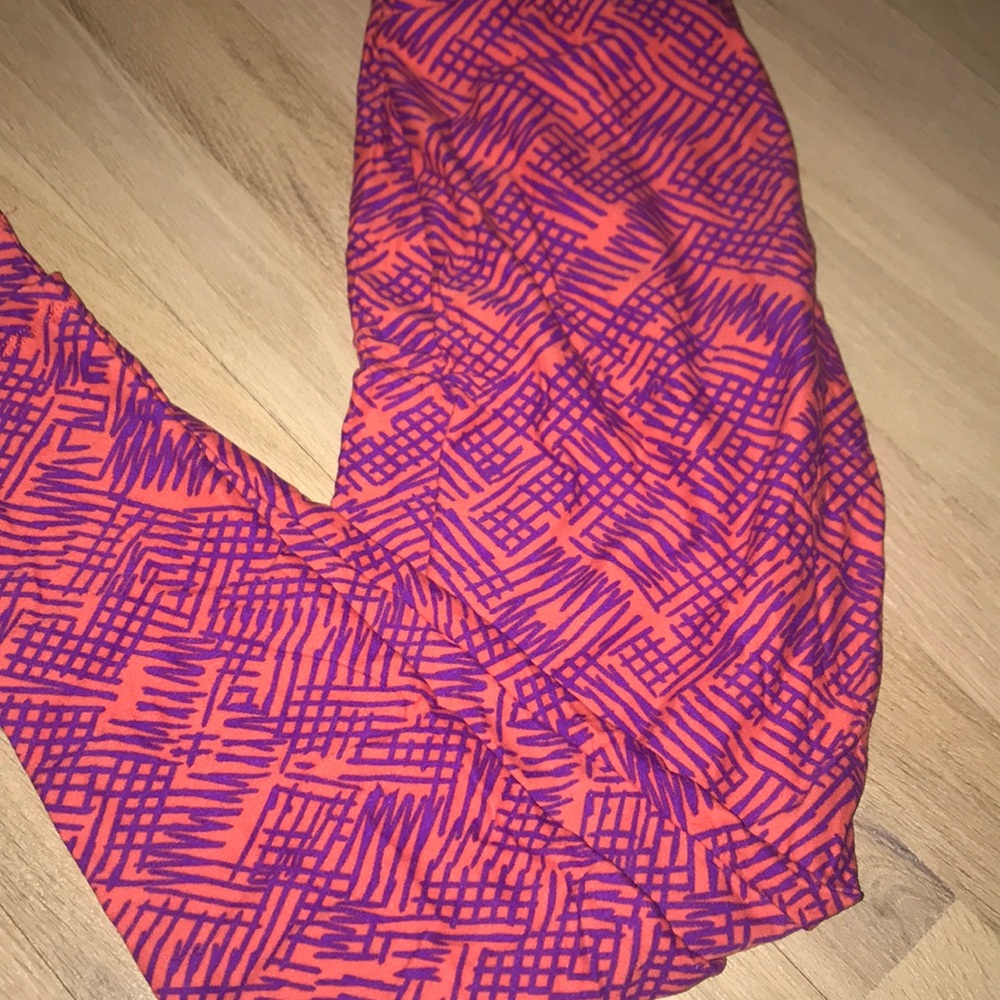 One size lularoe leggings pink and purple